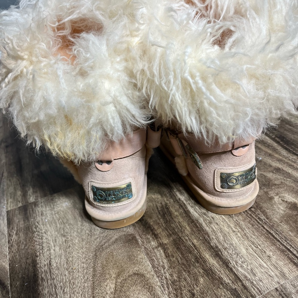 Shearling Australian Luxe Collection Boots.  Size 8 woman’s